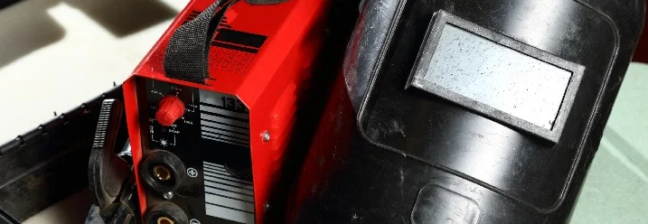 Schweißgerät und Schutzmaske